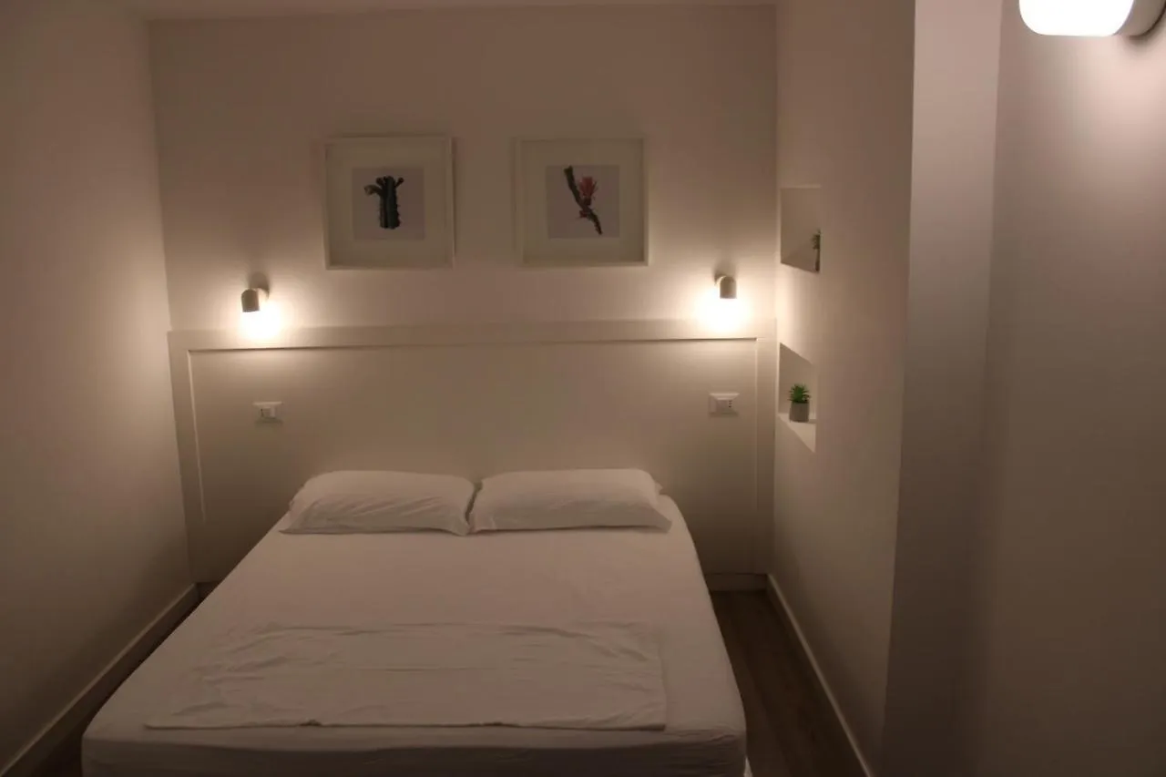 Aleksi Rooms Shëngjin 0*,