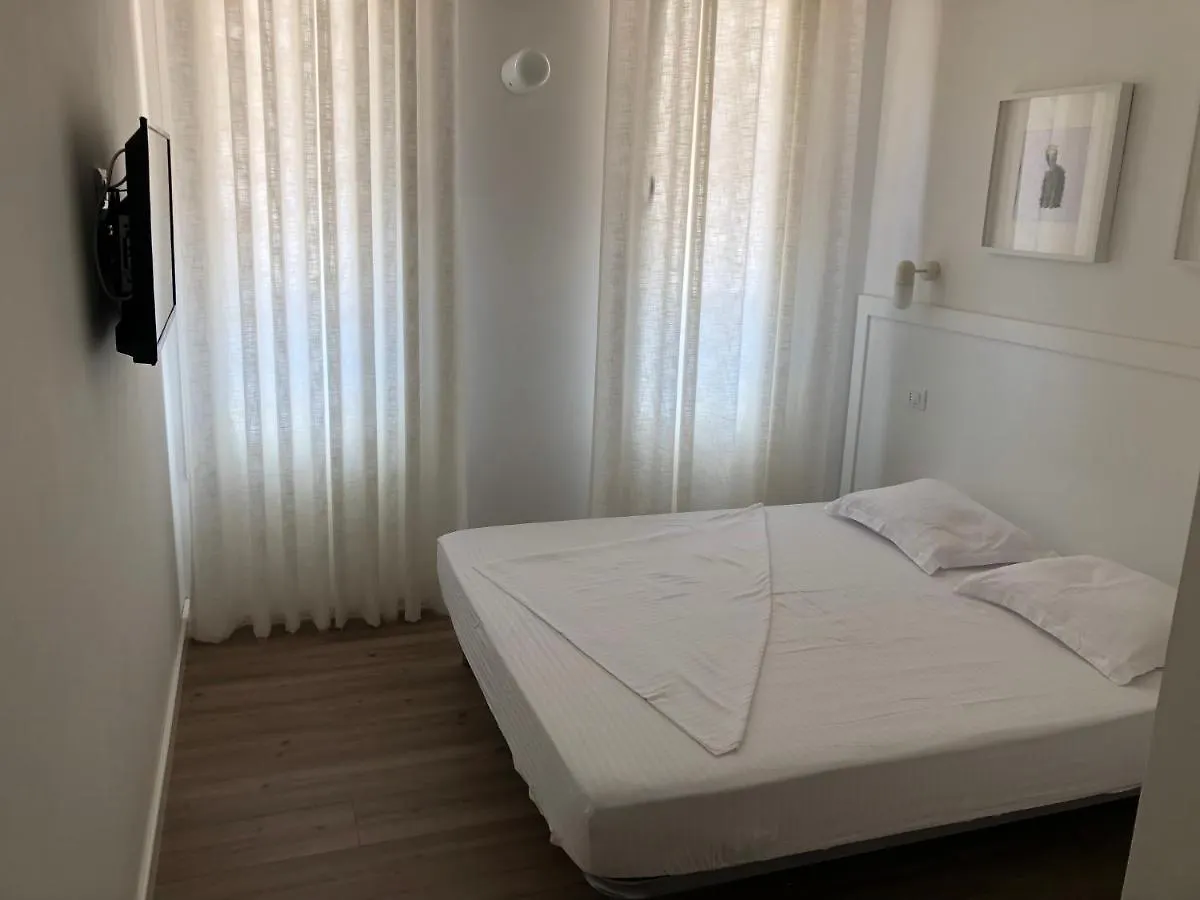 Aleksi Rooms Shëngjin