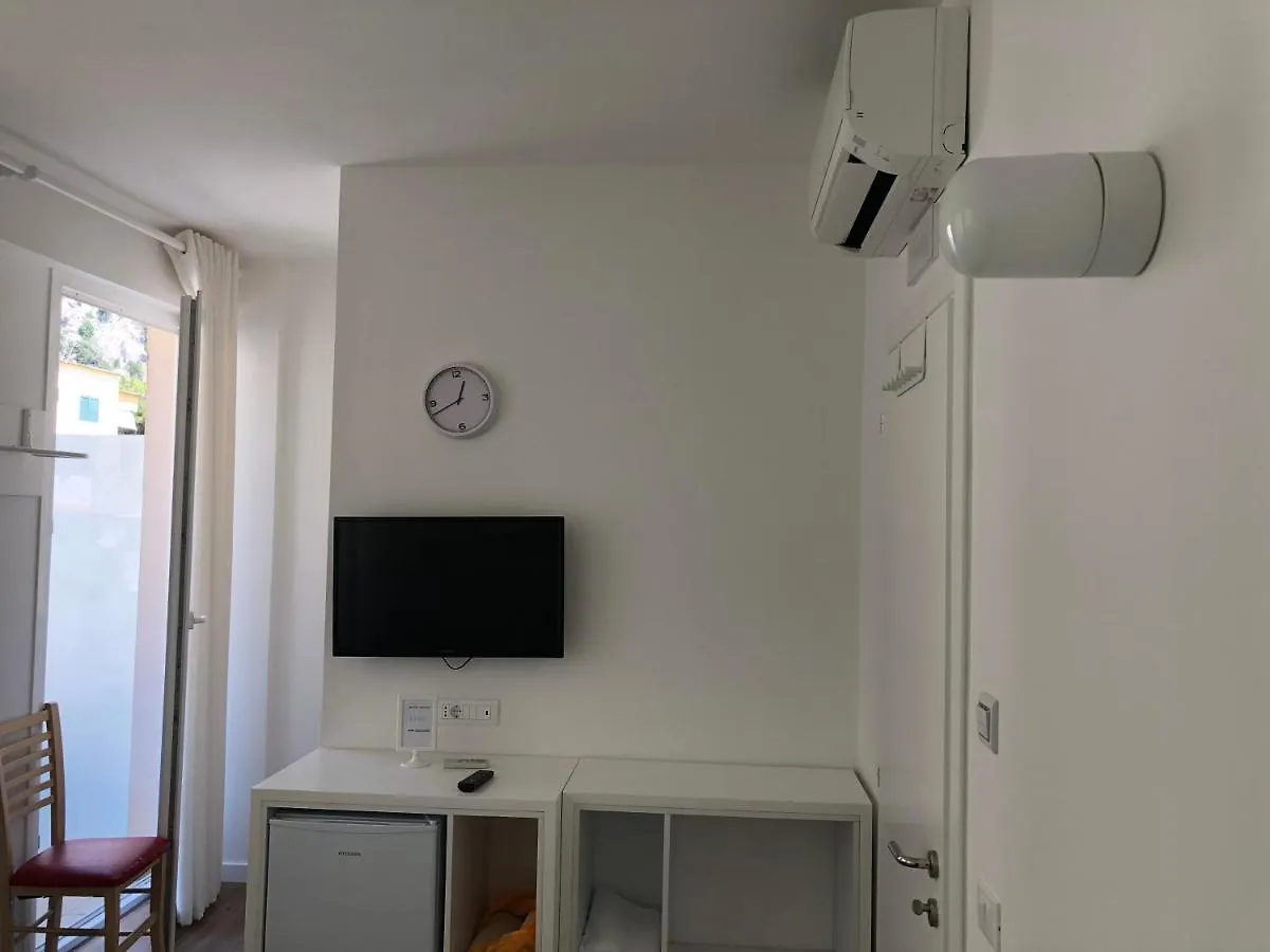 Aleksi Rooms Shëngjin
